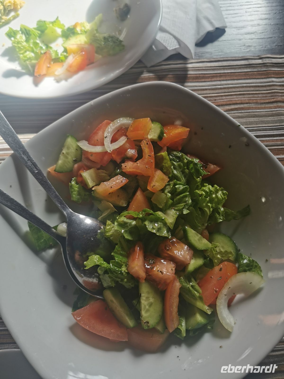 Aromatischer Salat im Familienrestaurant in Kypernounta